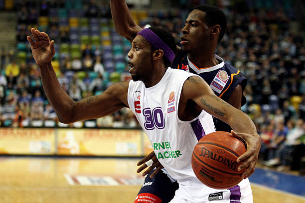 在进攻与保 在进攻与保