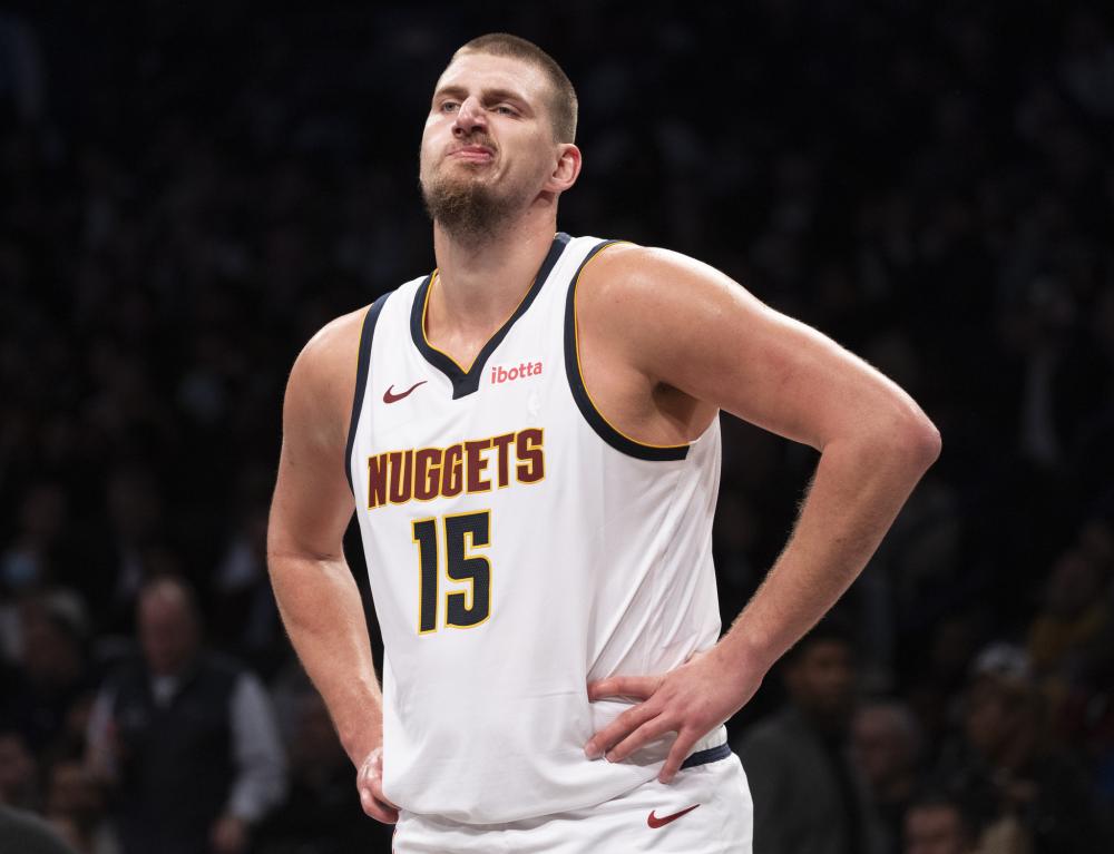 方面表现突 方面表现突