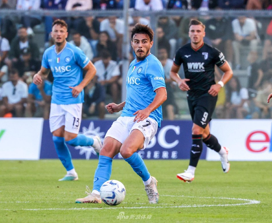 场边香气四 场边香气四